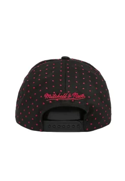 Boné Mitchell & Ness Black Bulls Dotted Polka Pro Crown Snapback