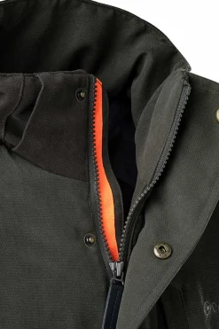 Casaco Chiruca Para Homem, Em Poliéster Respirável E Impermeável (chuva, Neve E Vento), Resistente Ao Rasgamento E Com Costuras Termosseladas. Capuz Retrátil E Amovível Com Viseira De Tempestade E Sistema De Duplo Ajuste Para Melhor Adaptabilidade E Movimento, Sem Prejudicar A Visão. Aba De Tempestade Central Interior Com Corta-vento E Proteção Do Queixo. Bolsos Inferiores E Bolso No Peito Com Fecho De Correr Impermeável. Ajustes Na Bainha Para Conseguir Uma Regulação Térmica Óptima E Evitar A Fuga De Calor Do Corpo E A Entrada De Ar Frio Do Exterior. Caraterísticas: Penetração De Água Ou Impermeabilidade (wp: 10.000) E Permeabilidade Ao Vapor De Água Ou Respirabilidade (mp: 30.000).