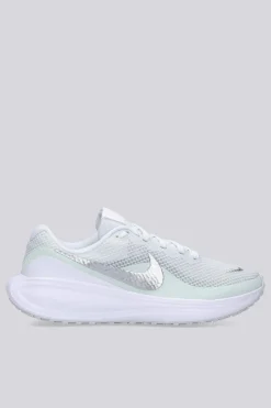 Nike Revolution 8
